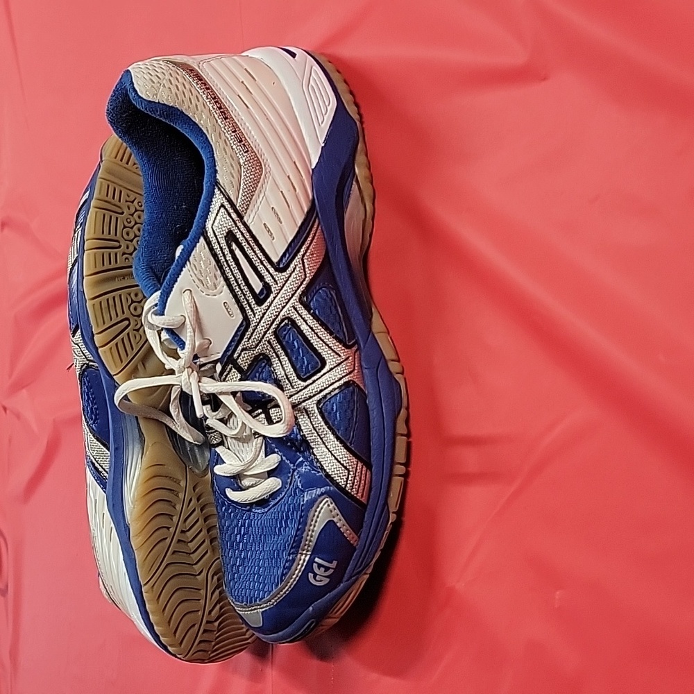 Womens ASICS volleyball shoes. Size 9.5